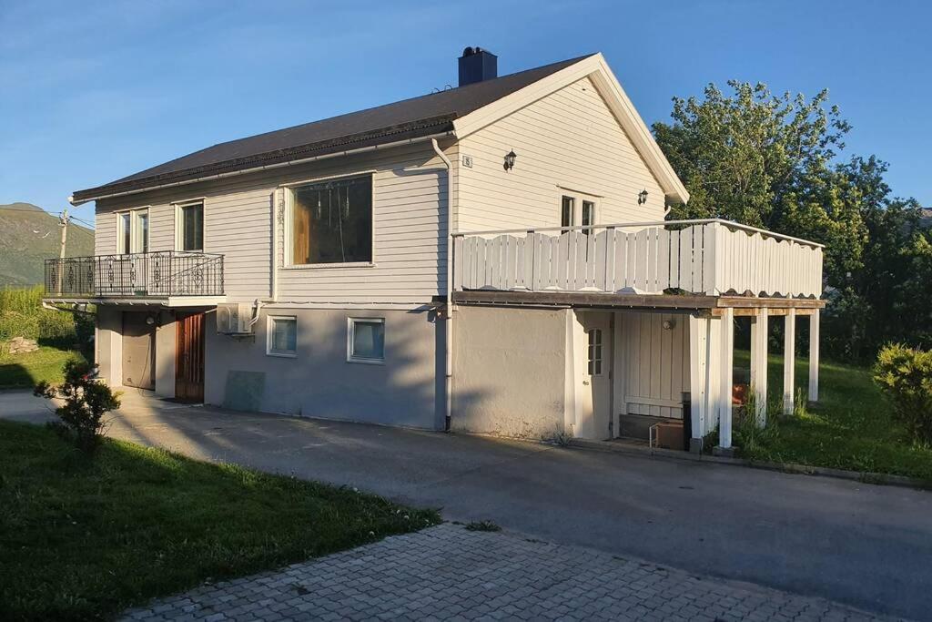 Appartement Hus Sentralt I Lofoten à Leknes Extérieur photo